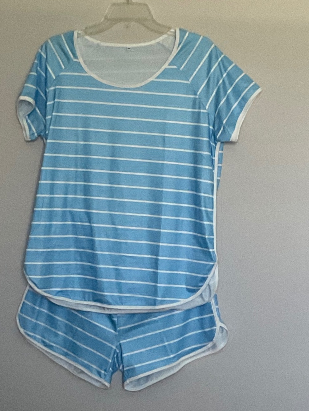NWOT BLUE AND WHITE LEISURE SHORT SET SIZE MEDIUM